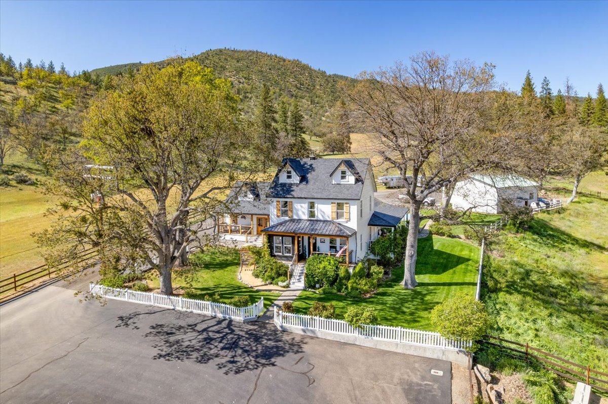 2437 W Moffett Creek Rd, Fort Jones, CA for Sale