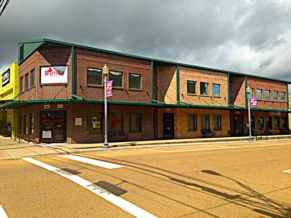 300 N Main St, Winnsboro, TX for Rent