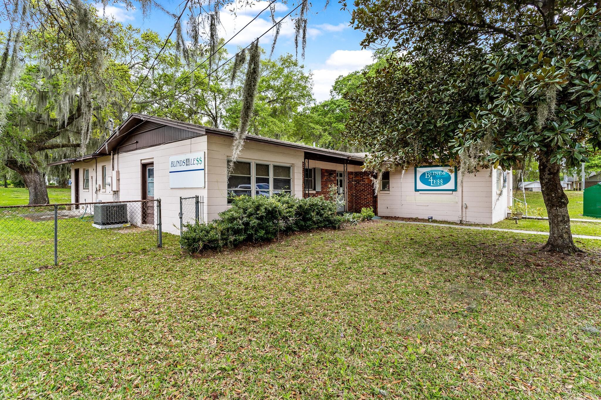 109 W Lakeview St, Lady Lake, FL for Rent