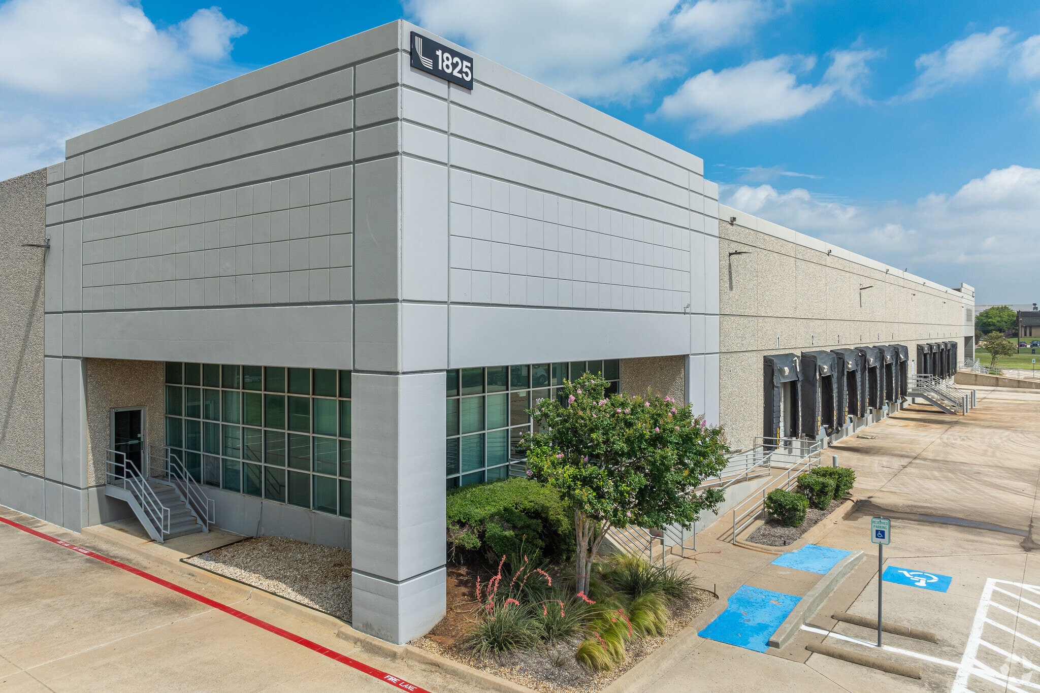 1825 Westpark Dr, Grand Prairie, TX for Rent