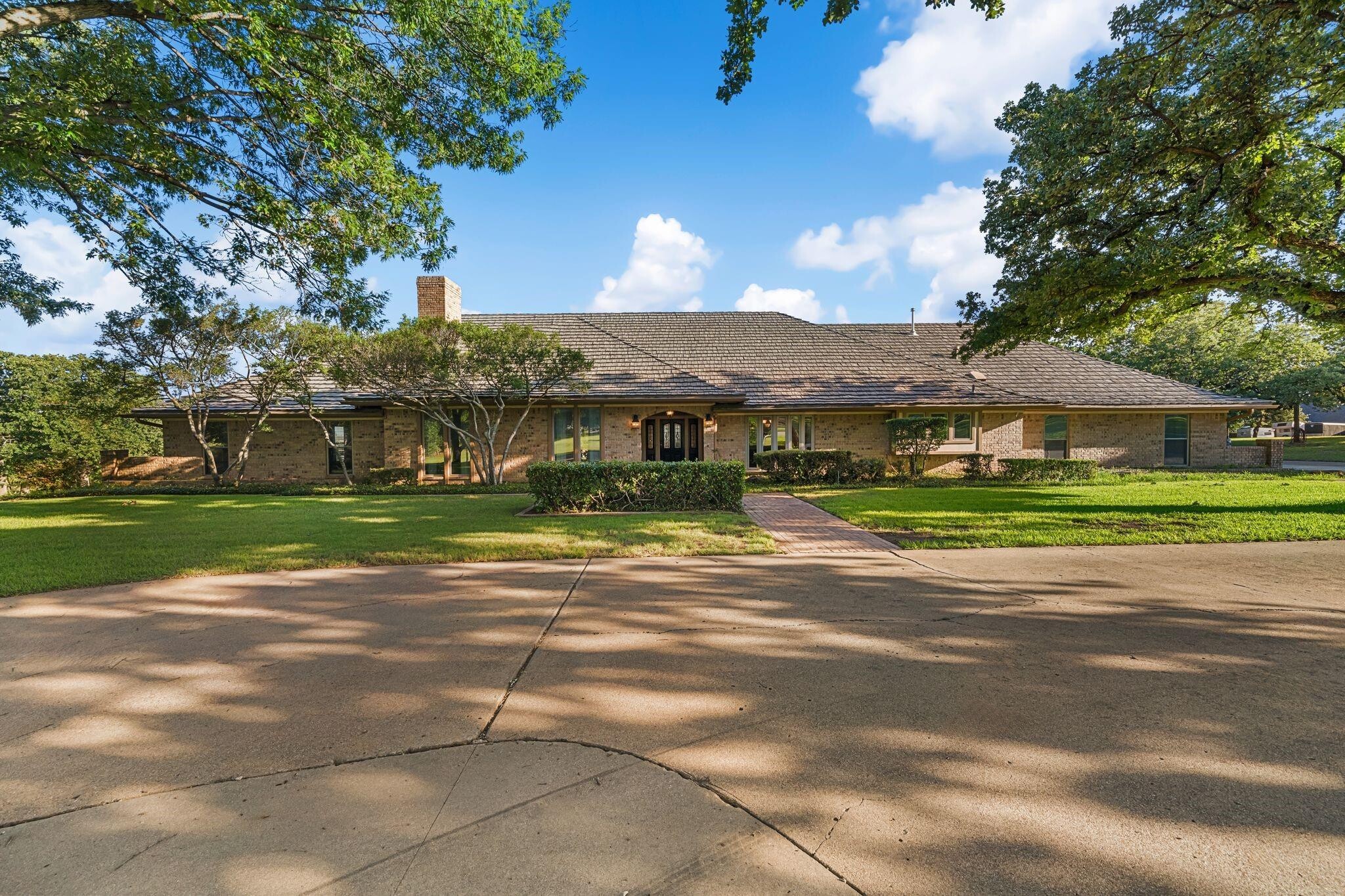 8920 Martin Dr, North Richland Hills, TX for Sale