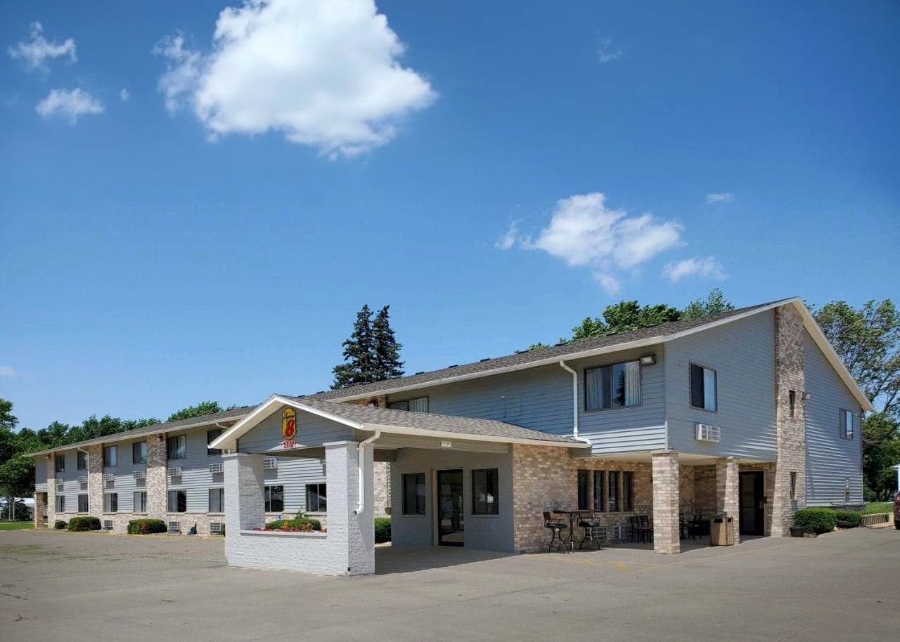 1919 Central Ave, Estherville, IA for Sale