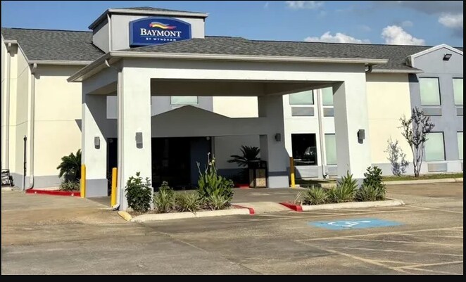 107 E Frontage Rd, Iowa, LA for Sale