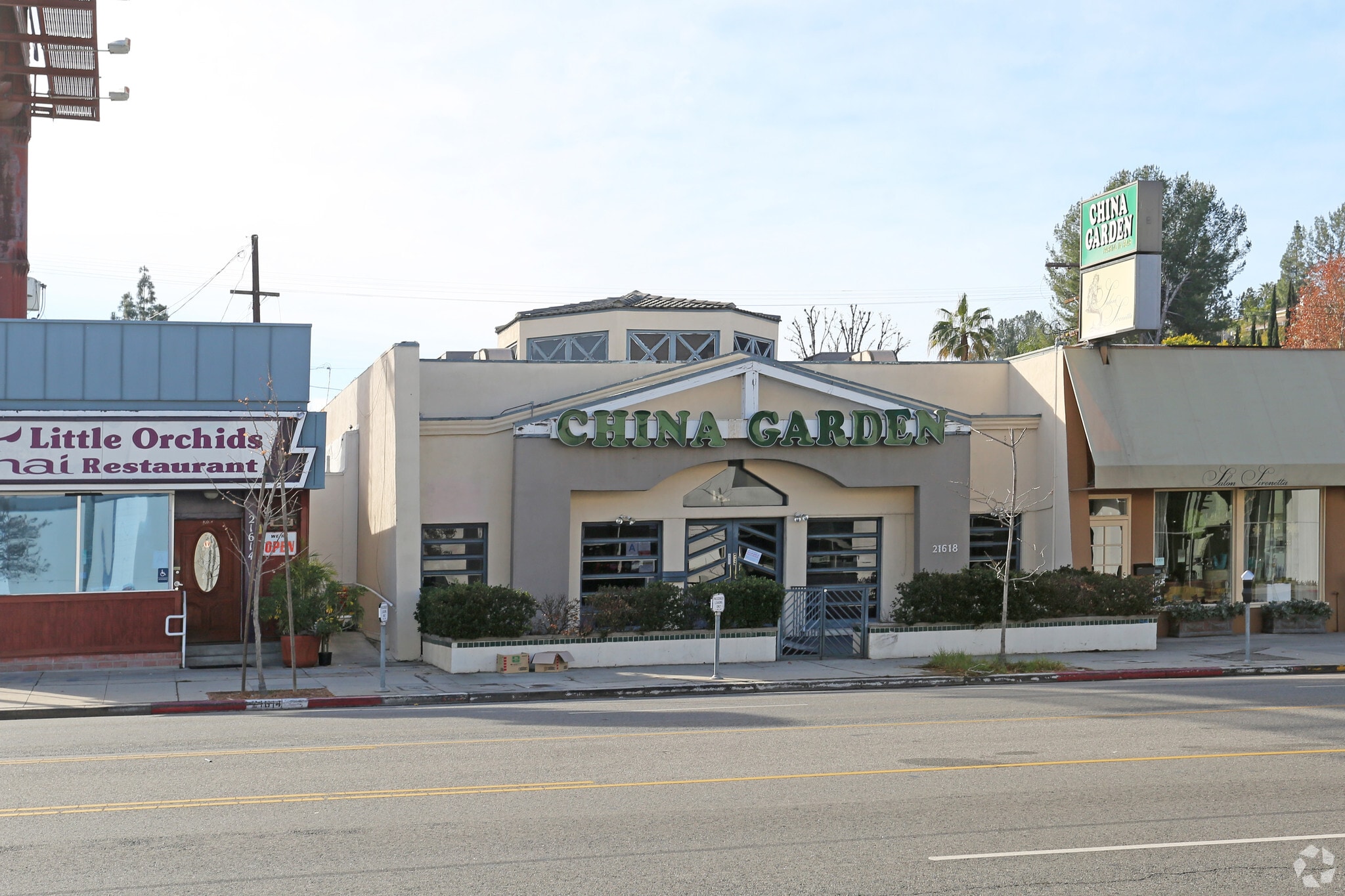 21618 Ventura Blvd, Woodland Hills, CA for Rent