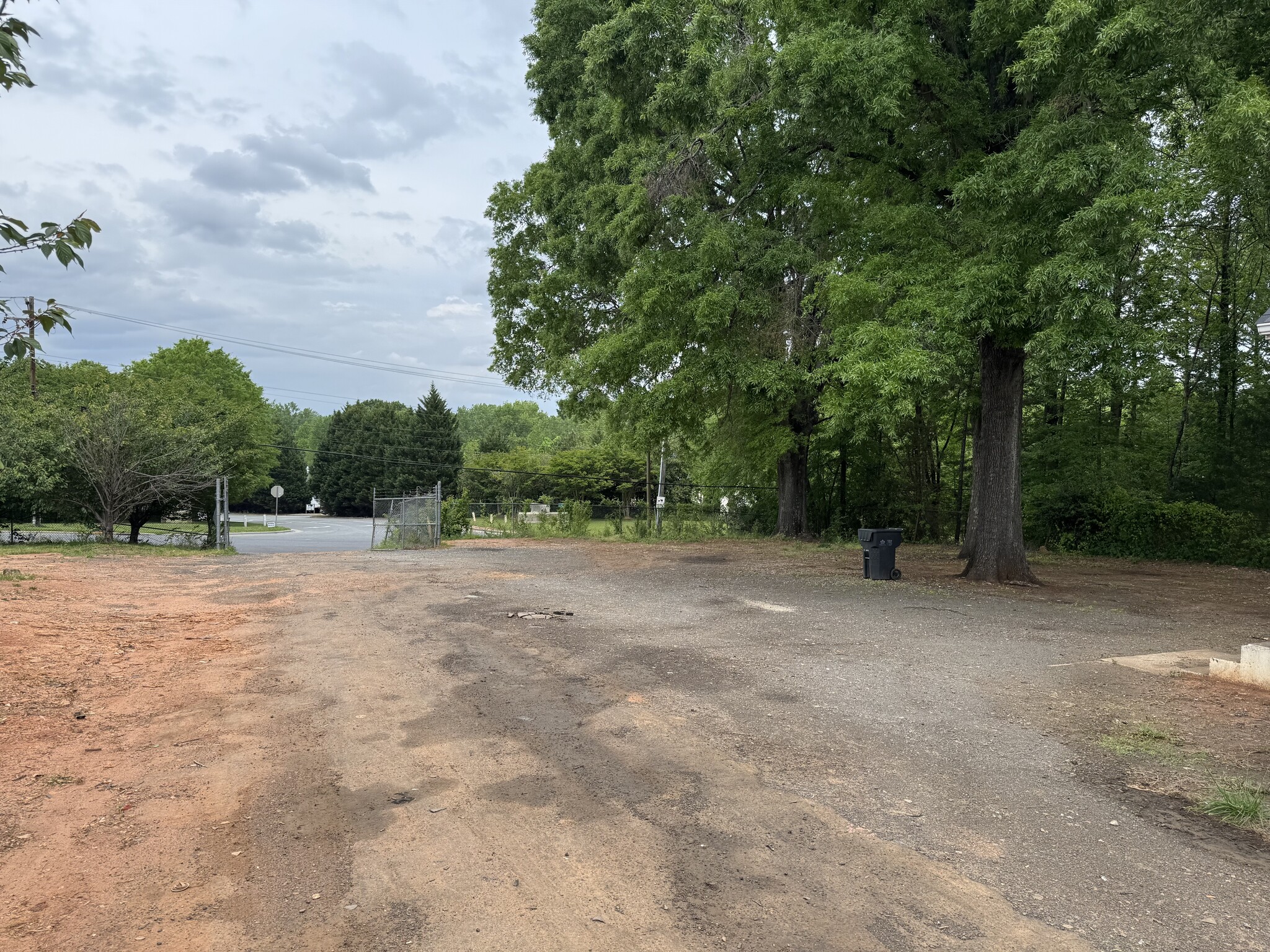 1300 N Hoskins Rd, Charlotte, NC for Rent