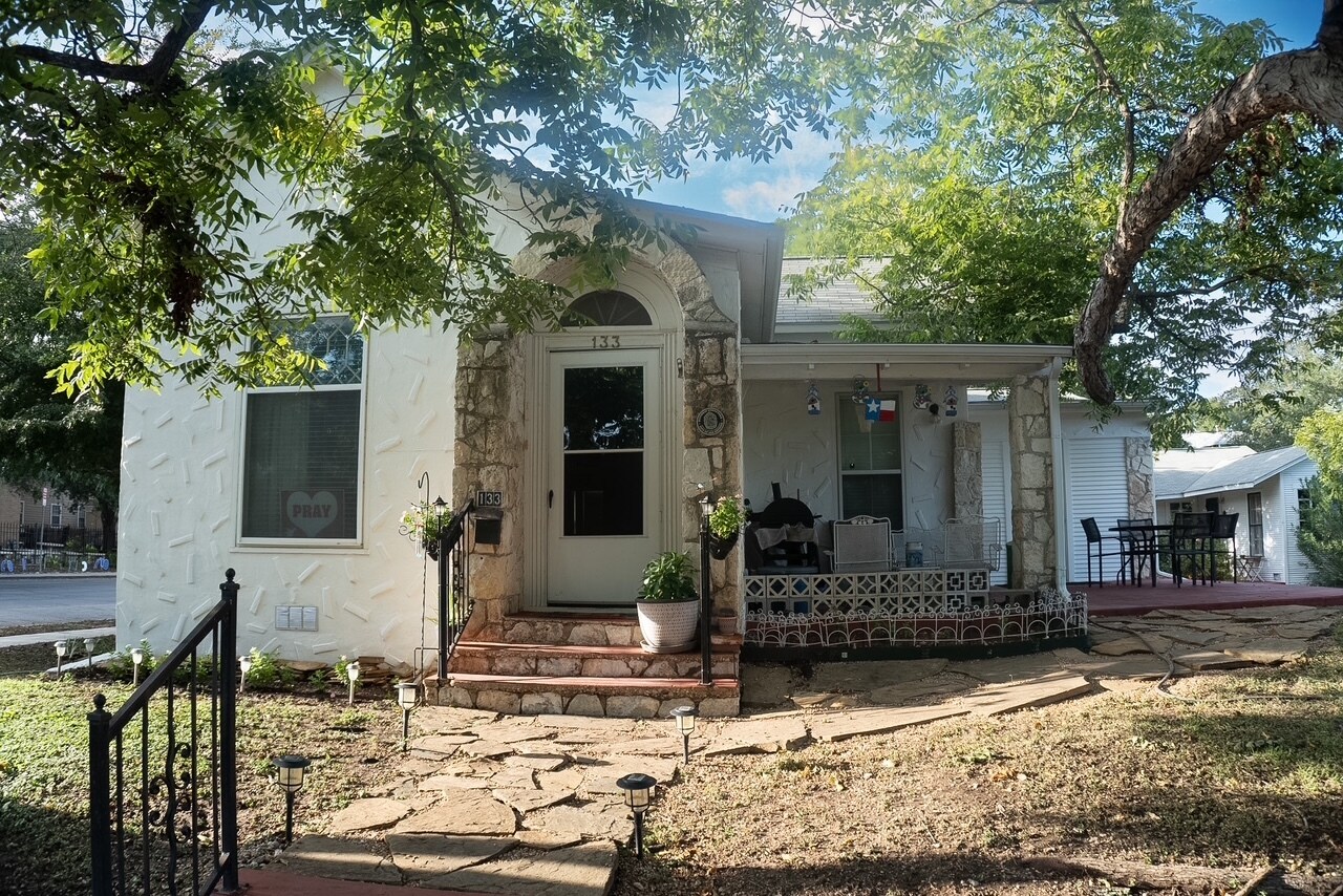 133 W Huisache Ave, San Antonio, TX for Sale