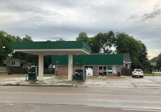 402 W Jackson St, El Campo, TX for Sale