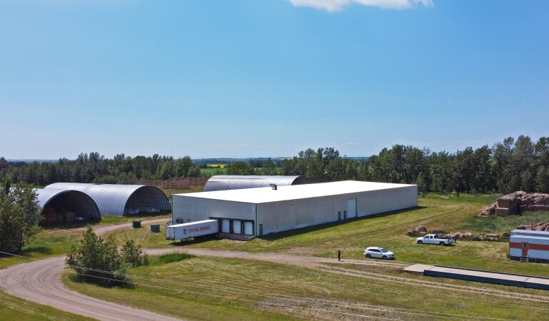 1041 Hwy 54, Innisfail, AB for Sale
