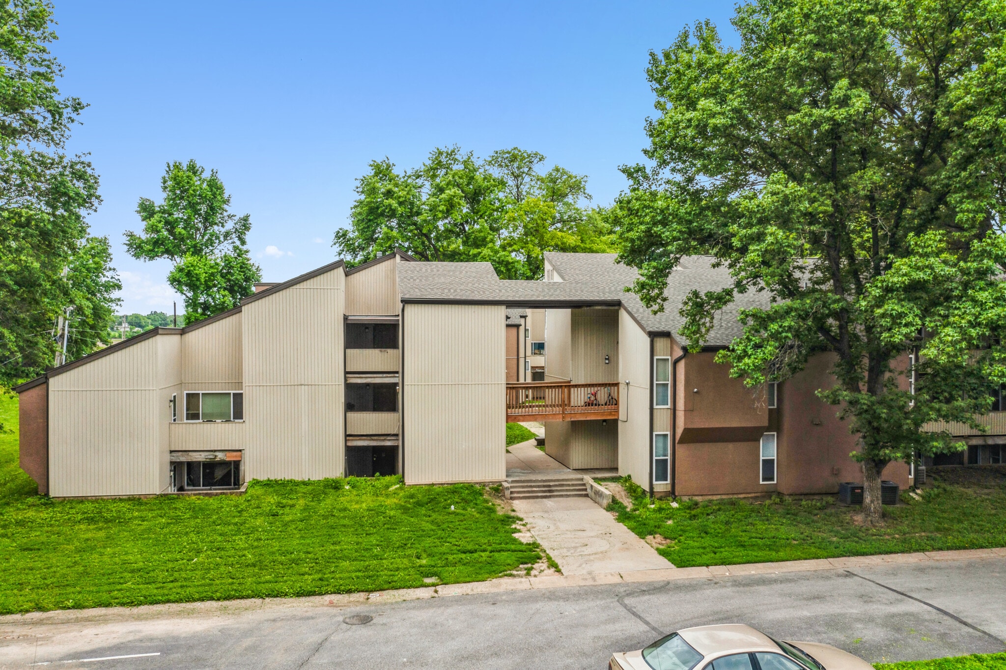 103 N Lee St, Buckner, MO for Sale
