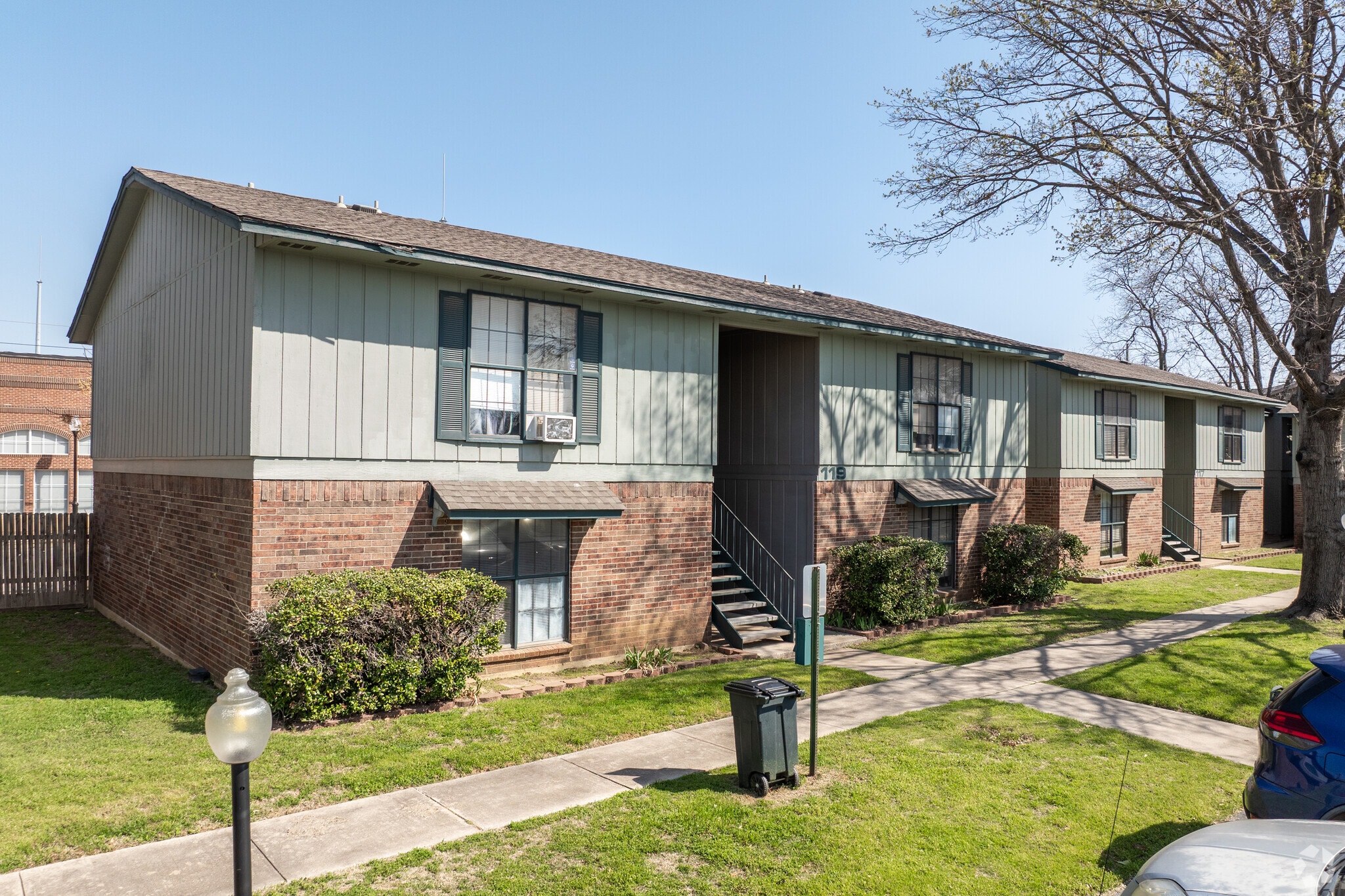 101-121 S Bonnie Brae St, Denton, TX for Sale
