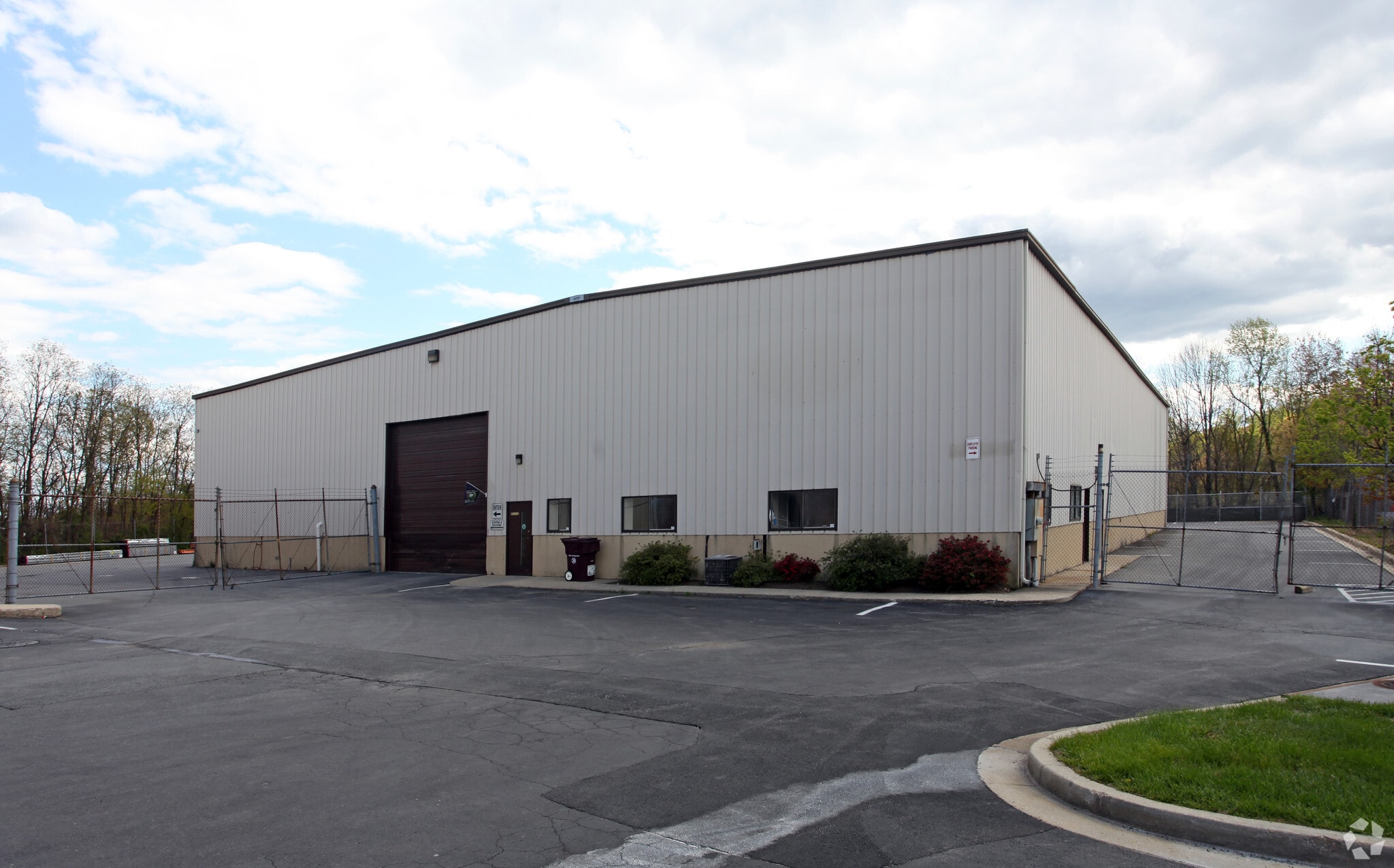 7421-7431 Lindbergh Dr, Gaithersburg, MD for Rent