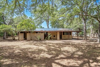 Fredericksburg, TX Storefront Retail/Office - 22 Chaparral Dr