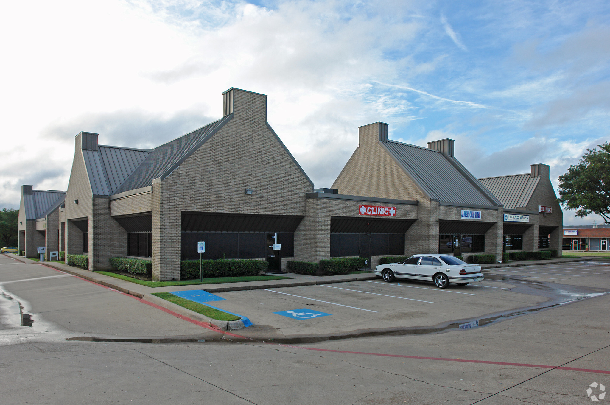 1700-1704 N Hampton Rd, DeSoto, TX for Rent