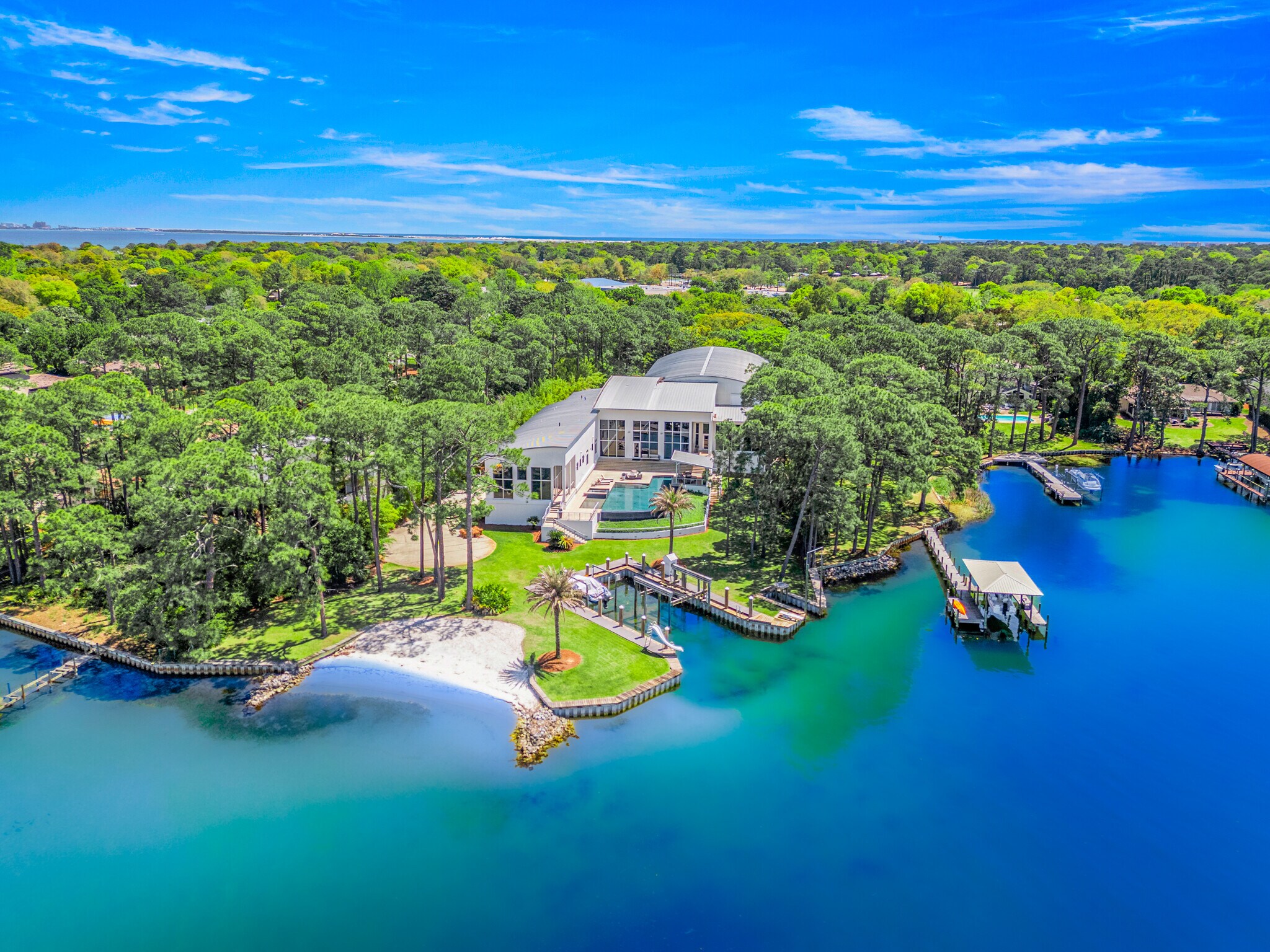 239 Yacht Club Dr NE, Fort Walton Beach, FL for Sale