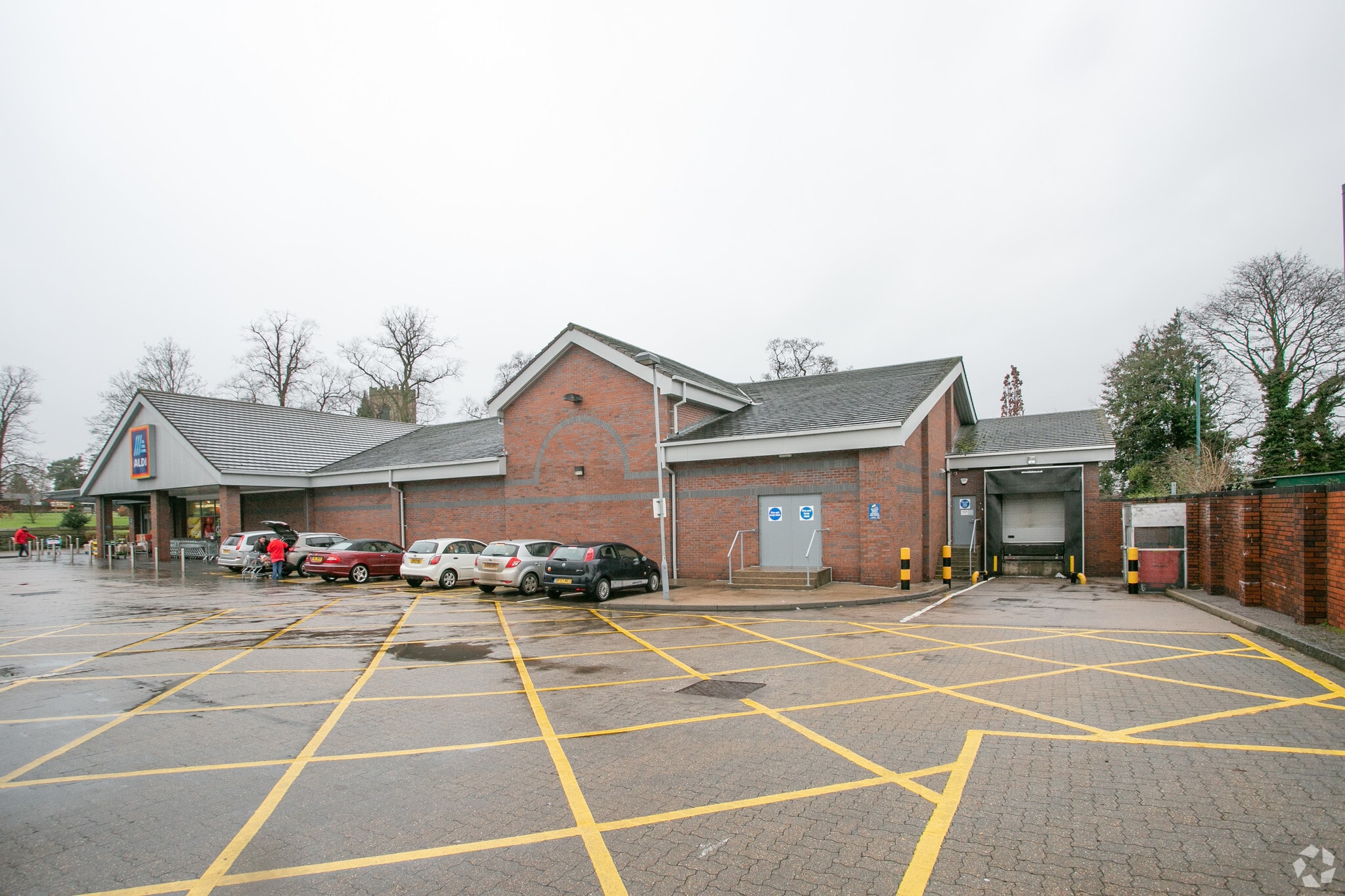 100 Madawaska Blvd Arnprior, ON K7S 1S7 Retail Property for Lease on