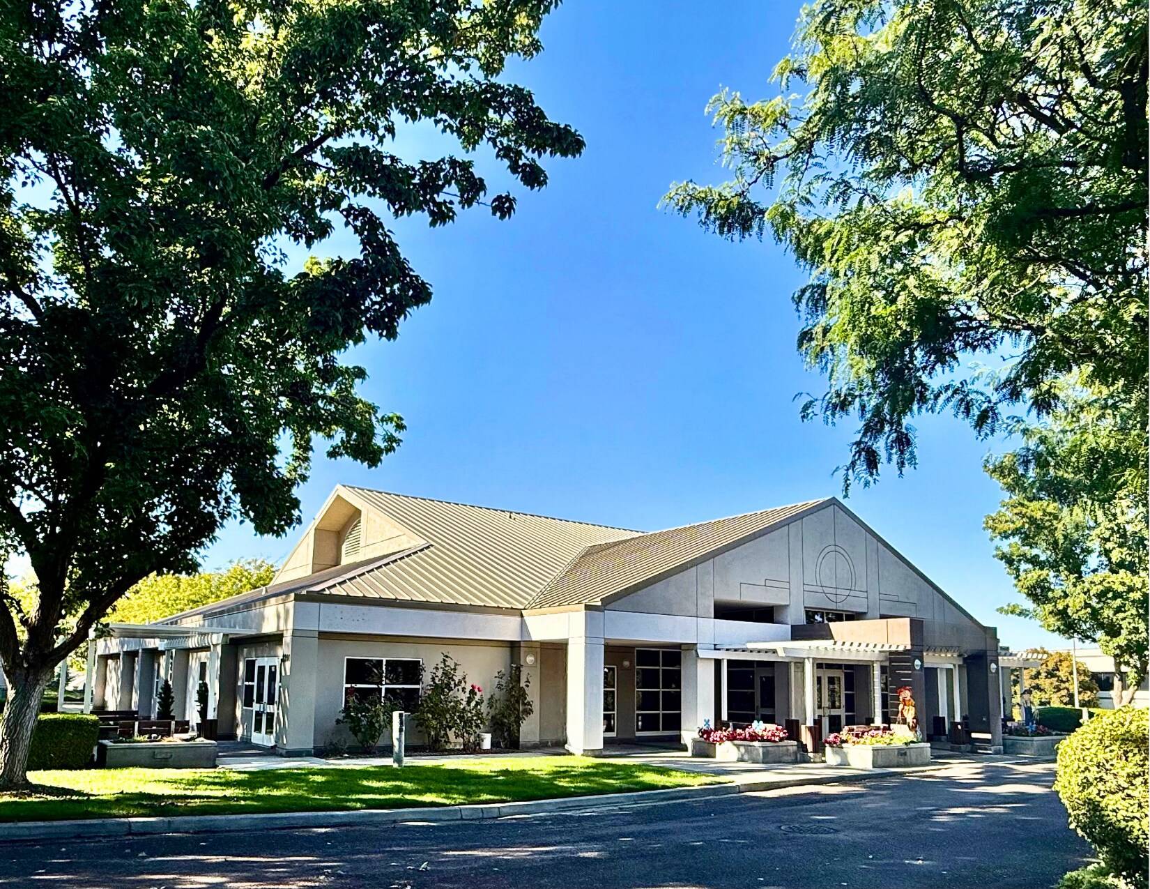 8200 W Grandridge Blvd, Kennewick, WA for Sale