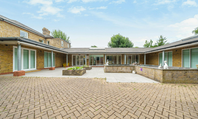 98 Saint Peters Way, Hayes, LND for Sale