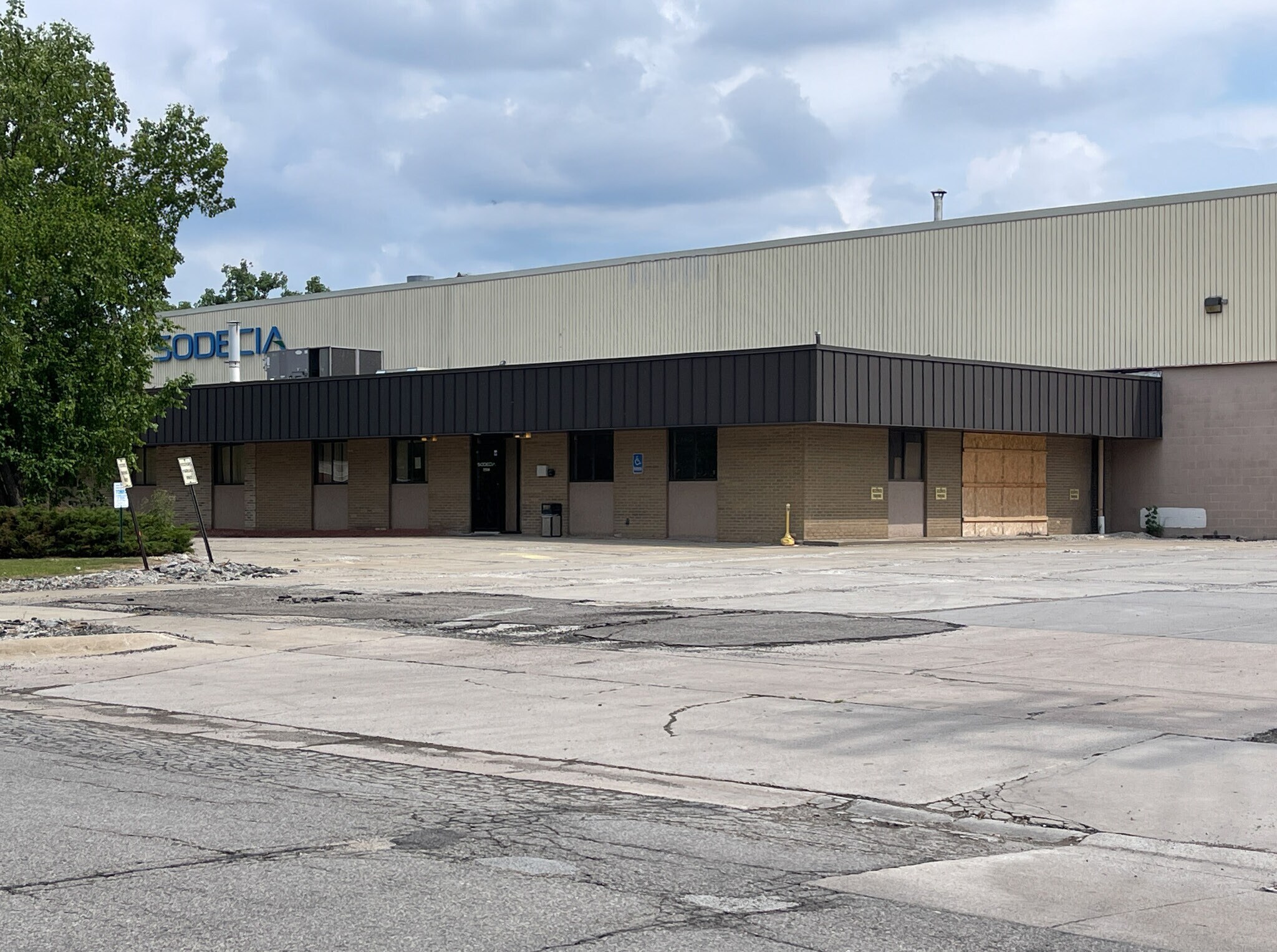 15260 Common Rd, Roseville, MI for Sale