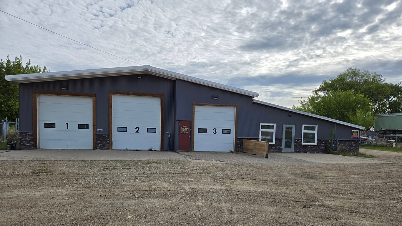 323 Park Av E, Brandon, MB for Rent
