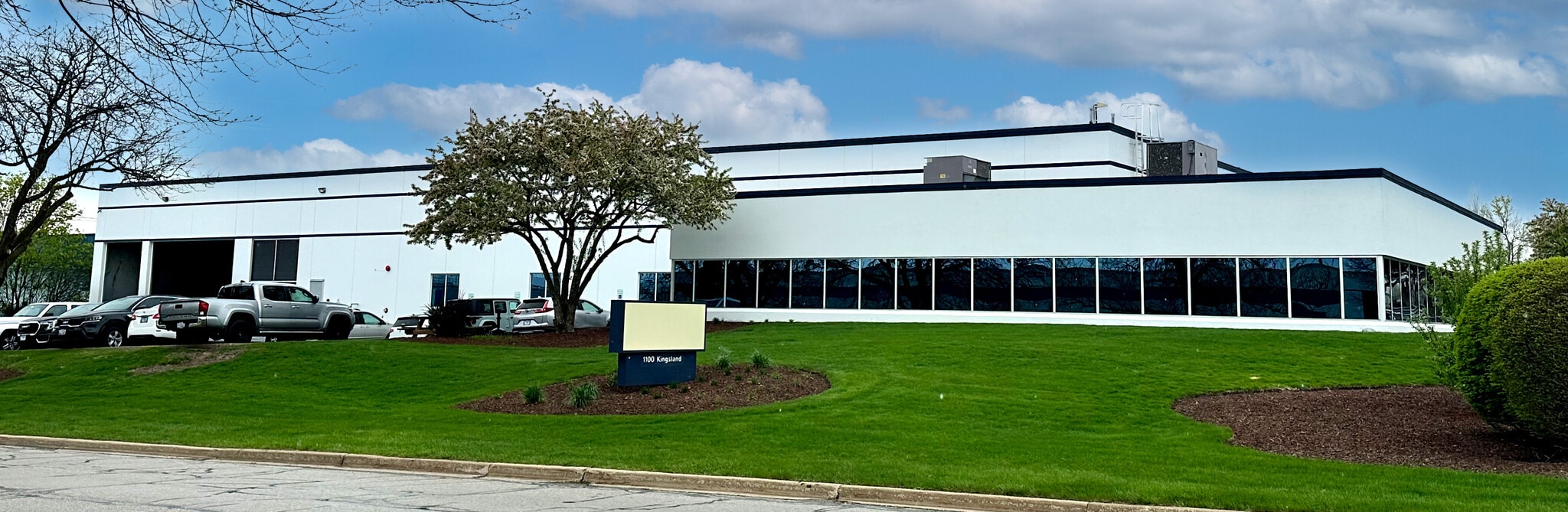 1100 Kingsland Dr, Batavia, IL for Sale