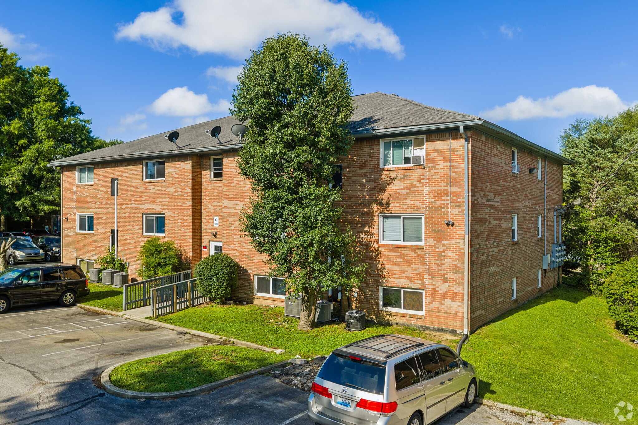 2045 Cambridge Dr, Lexington, KY for Sale