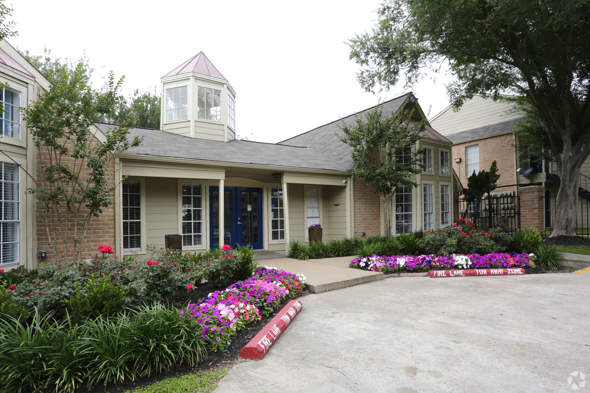 9400 Coventry Square Dr, Houston, TX for Sale