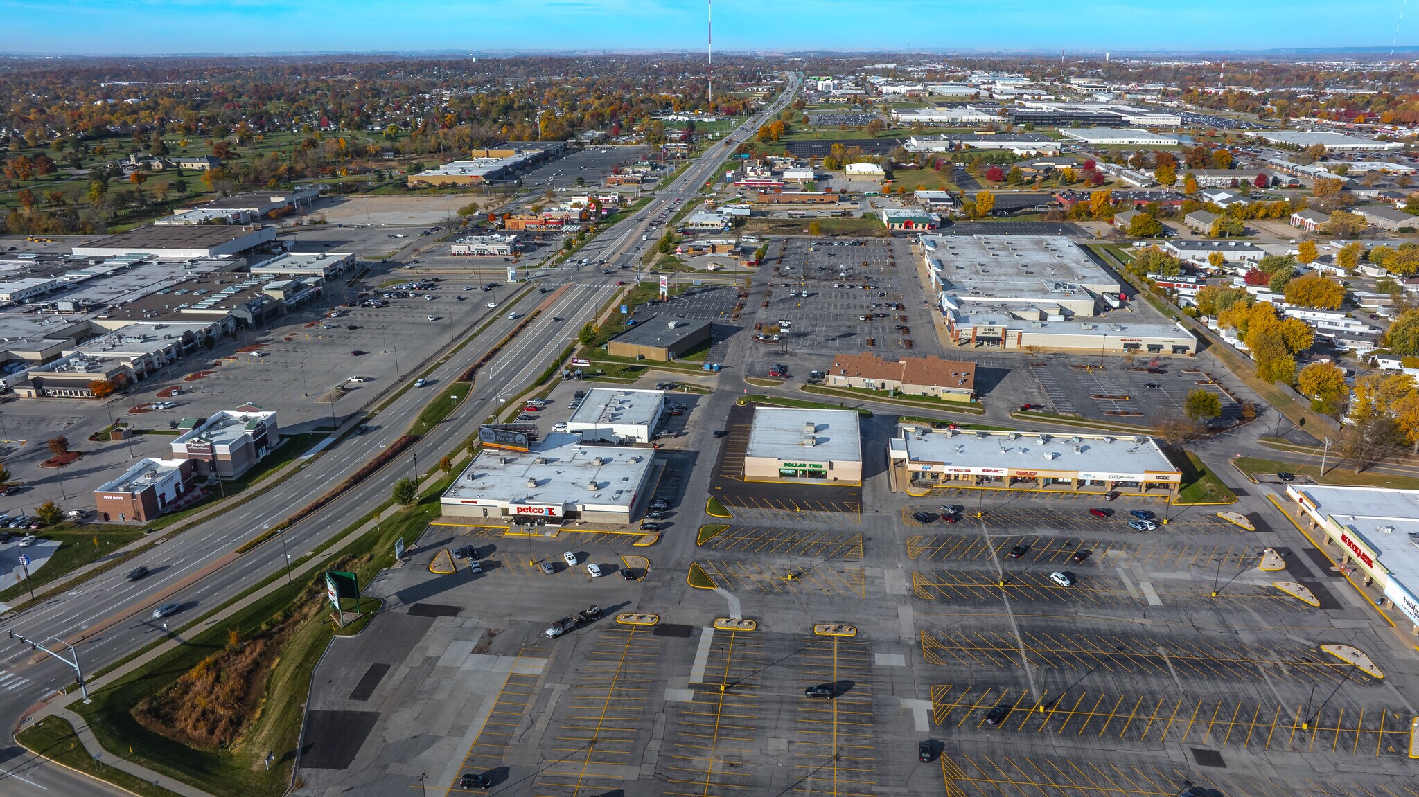 1450 Twixt Town Rd, Marion, IA for Sale