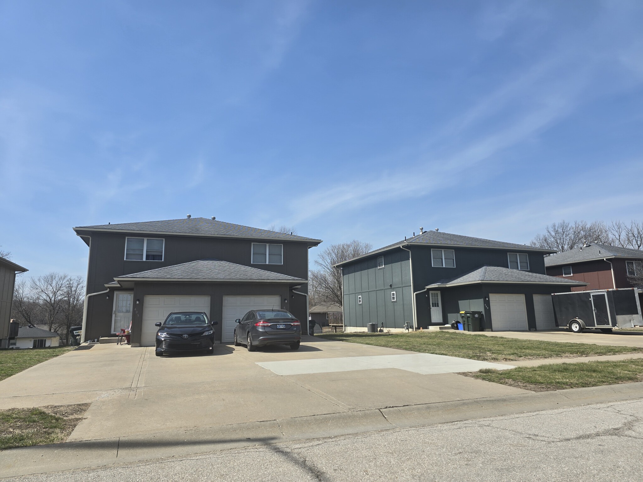 593-621 Glen Ct, Lansing, KS for Sale