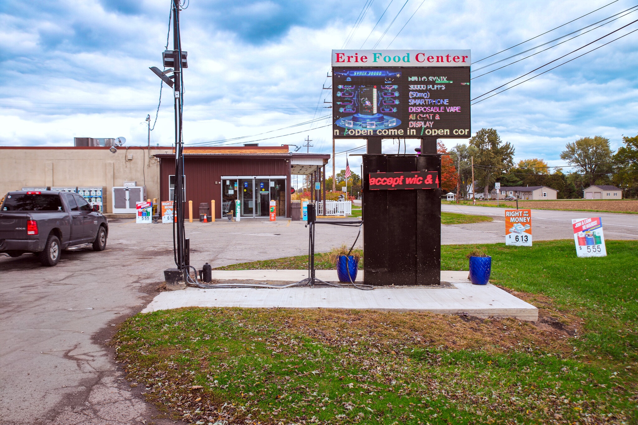 9875 S Dixie Hwy, Erie, MI for Sale