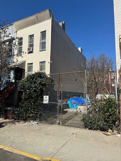 35 Cornelia St, Brooklyn, NY for Sale