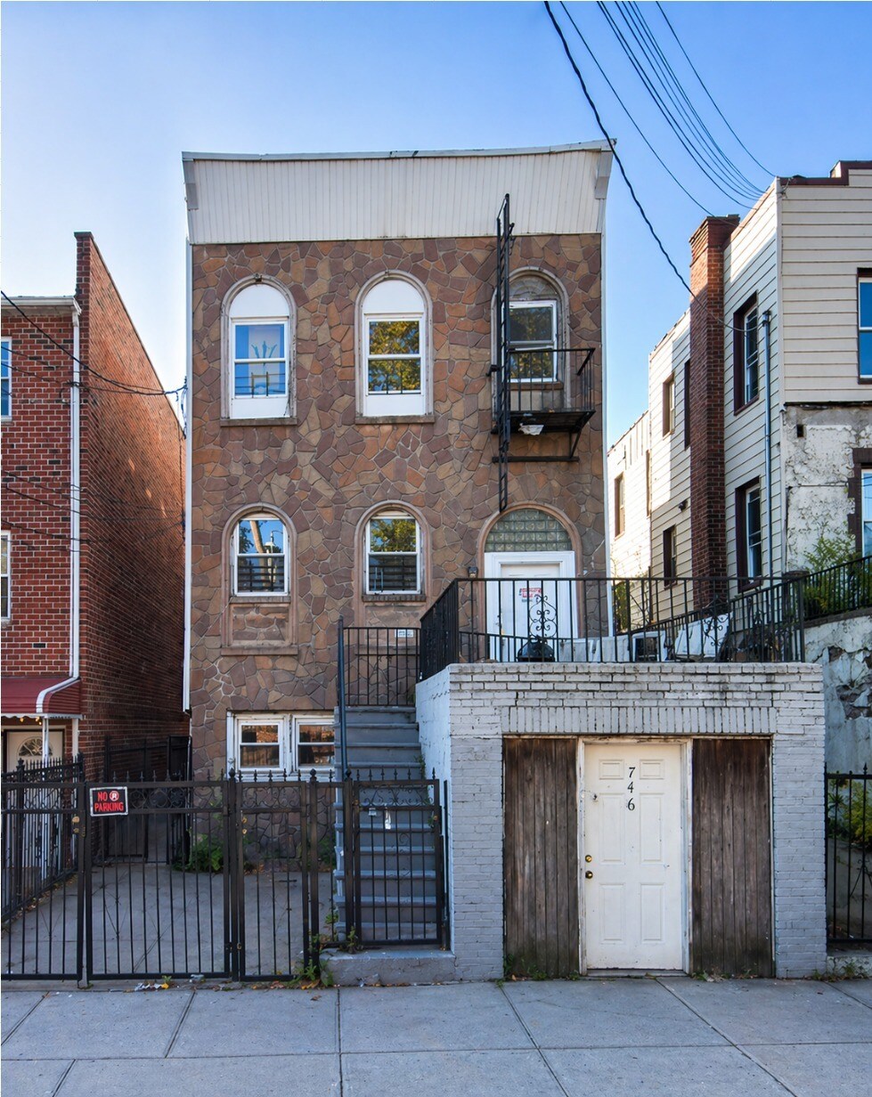 746 E 215th St, Bronx, NY for Sale