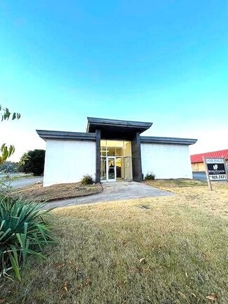 Oak Ridge, TN Bank - 1980 Oak Ridge Tpke