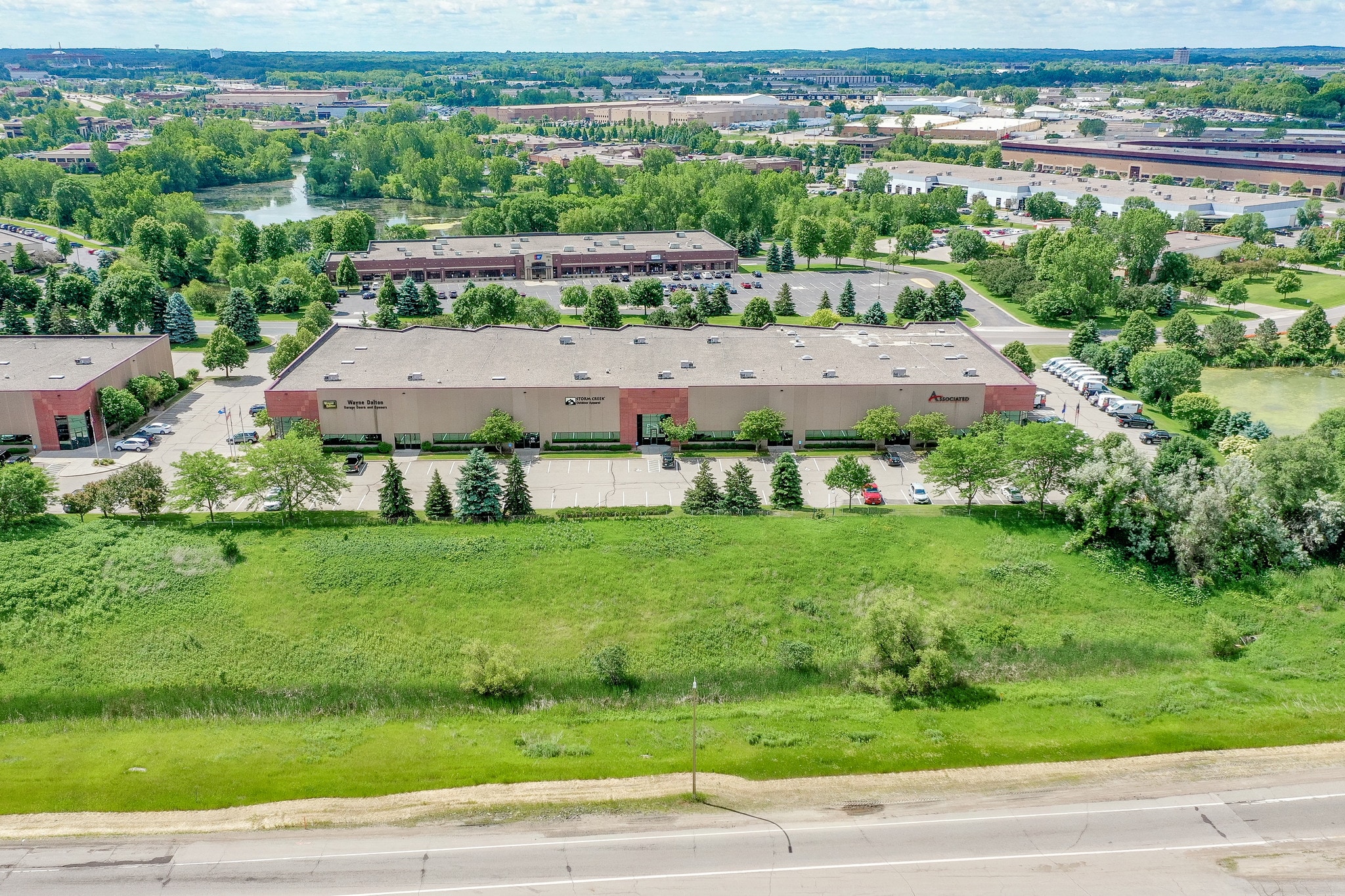 935 Blue Gentian Rd, Eagan, MN for Rent