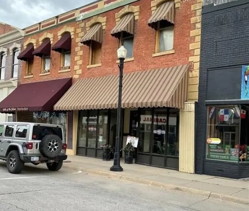 110 E Main St, Chanute, KS for Sale