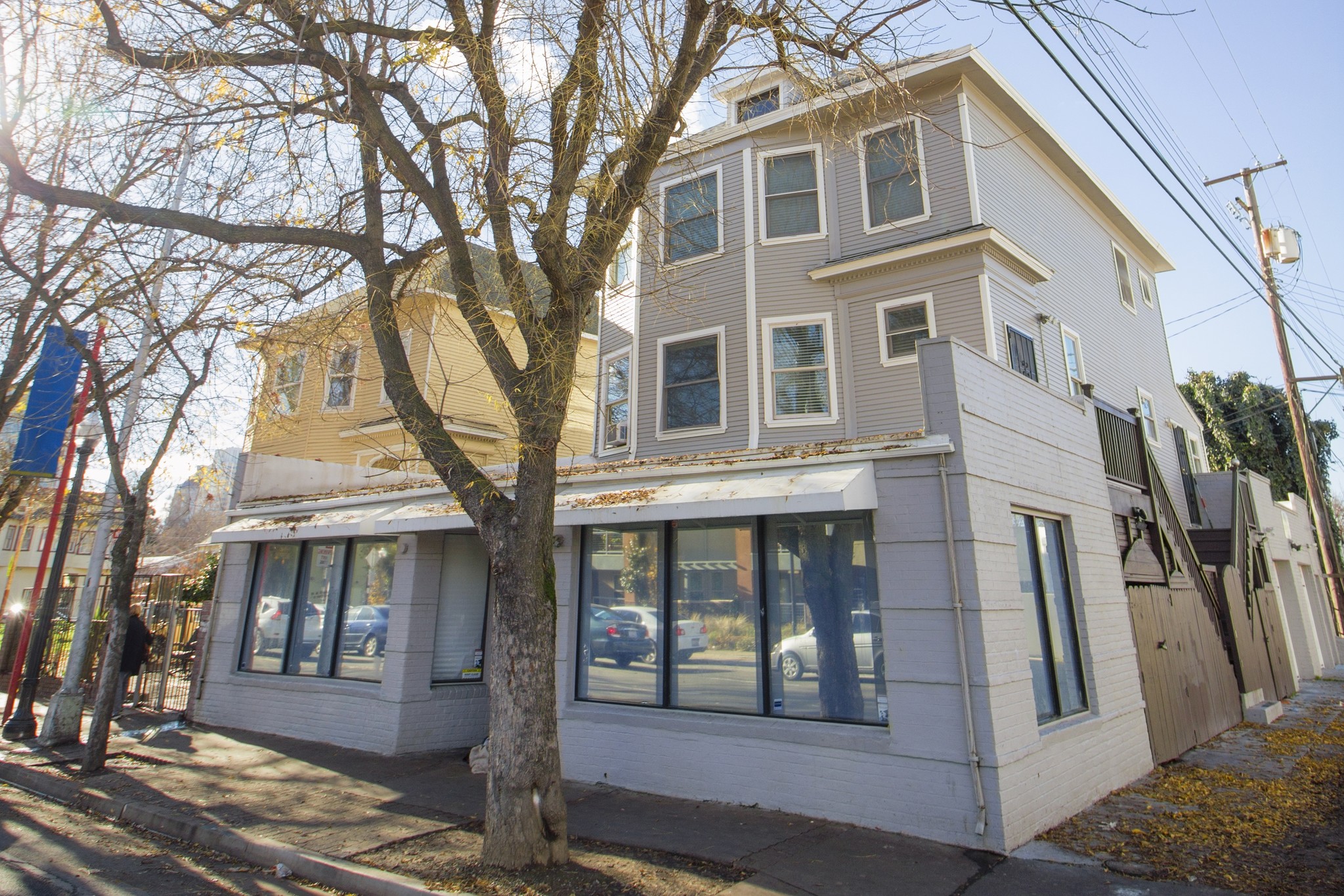 318 12th St, Sacramento, CA for Sale