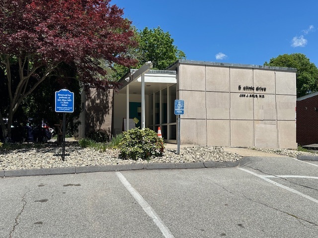 5 Clinic Dr, Norwich, CT for Sale