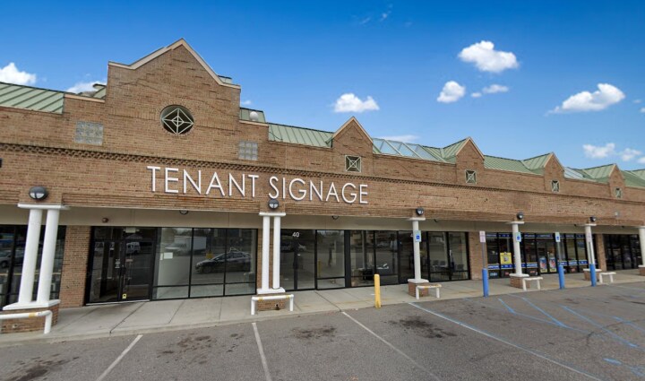 36-84 E Sunrise Hwy, Lindenhurst, NY for Rent