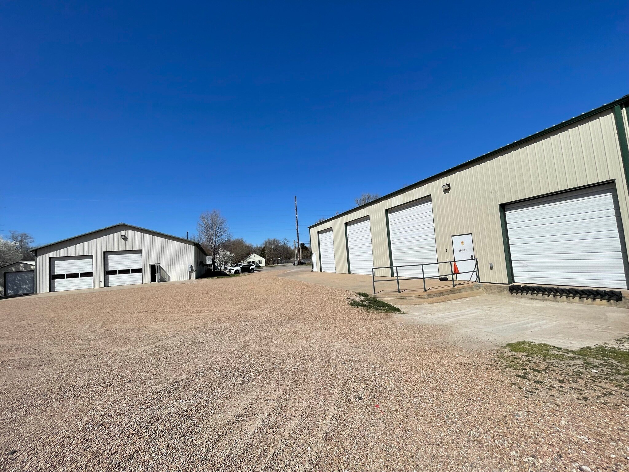 325 W 6th Ave, El Dorado, KS for Rent