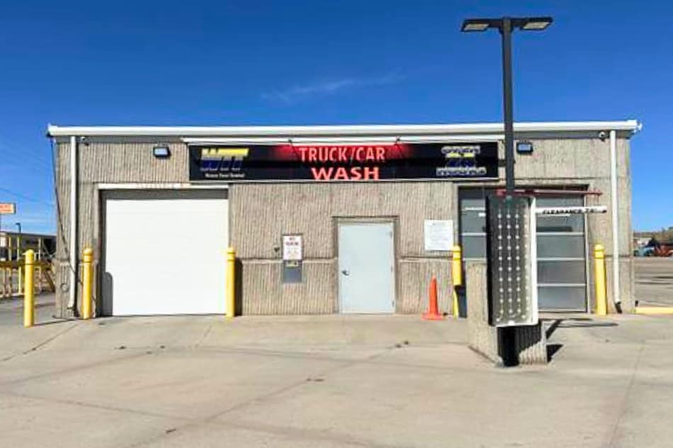 1500 E Valley Rd, Torrington, WY for Sale