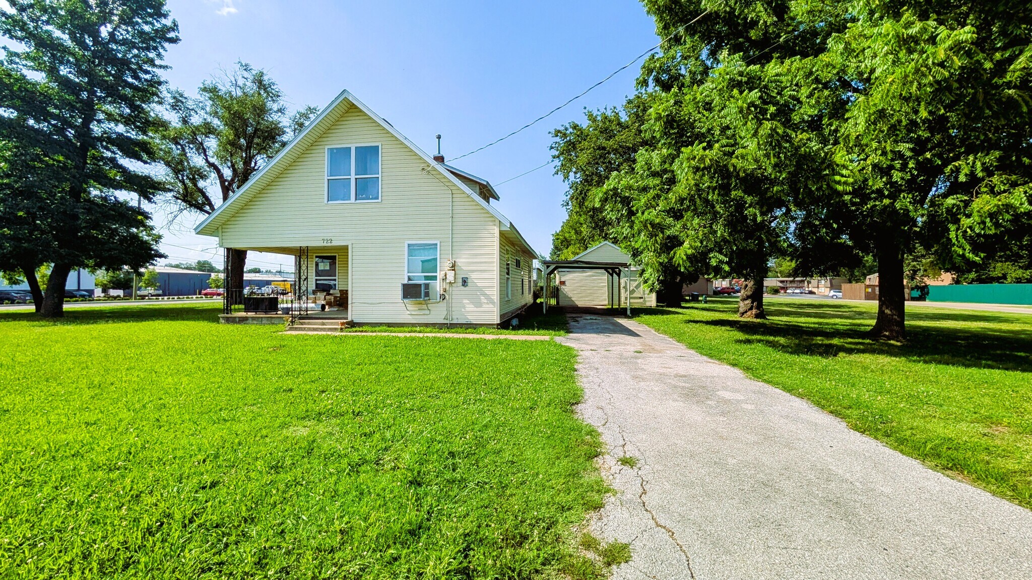 722 Oak Ave, Springdale, AR for Sale