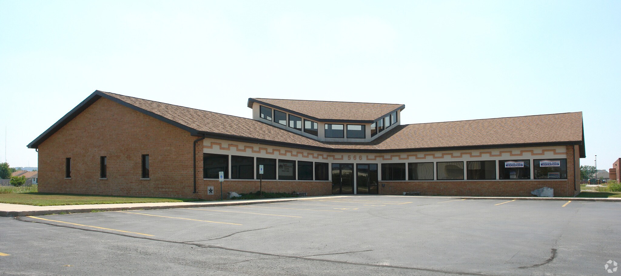 566 Redbird Cir, De Pere, WI for Rent