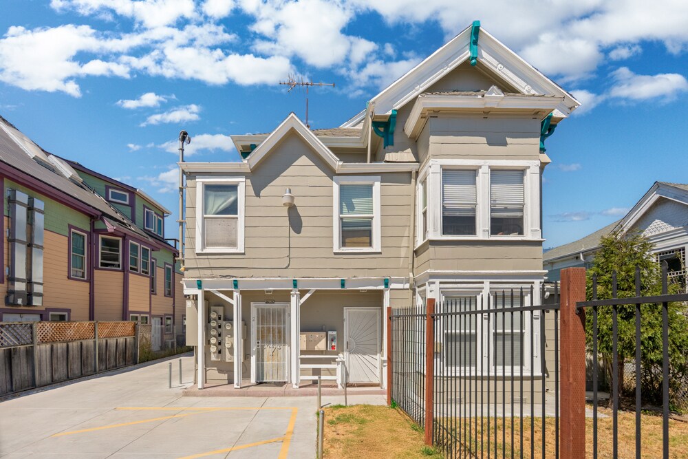 1062 60th St, Oakland, CA for Sale