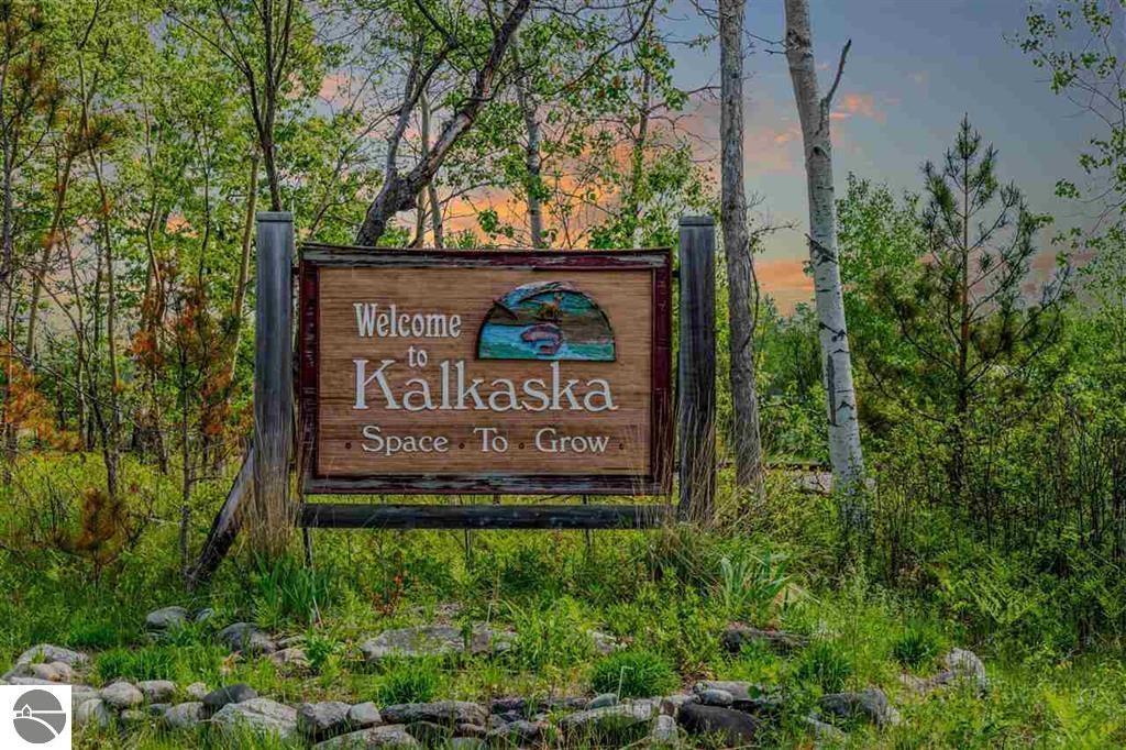 404 S Park Dr, Kalkaska, MI for Sale
