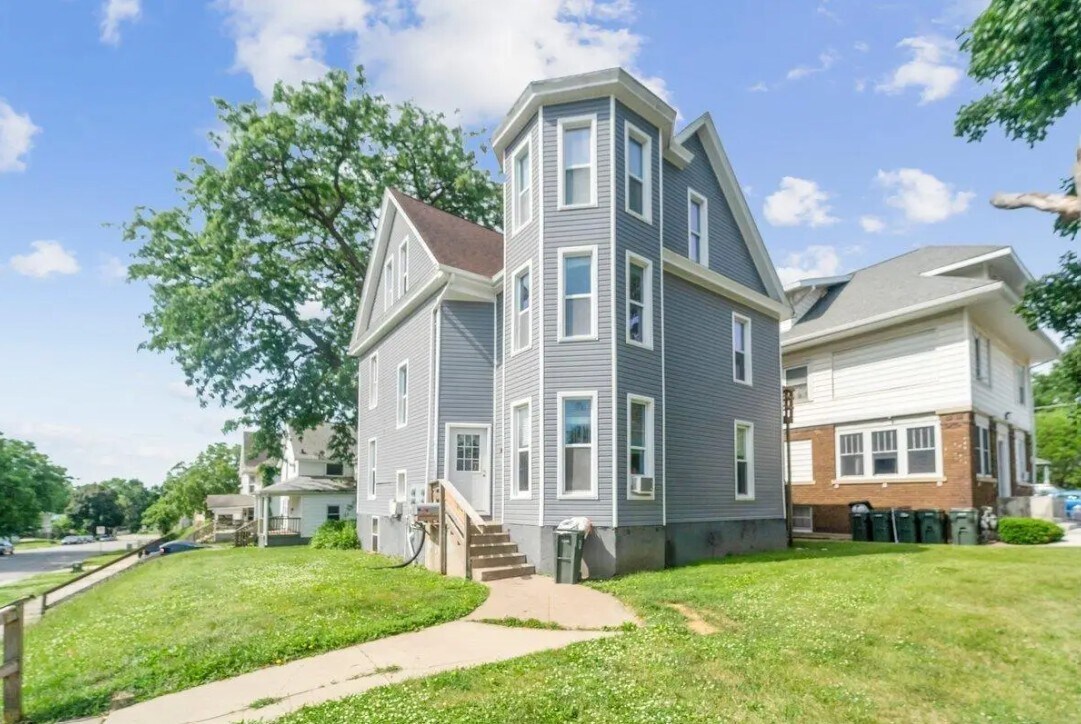 2503 Olive St, Cedar Falls, IA for Sale