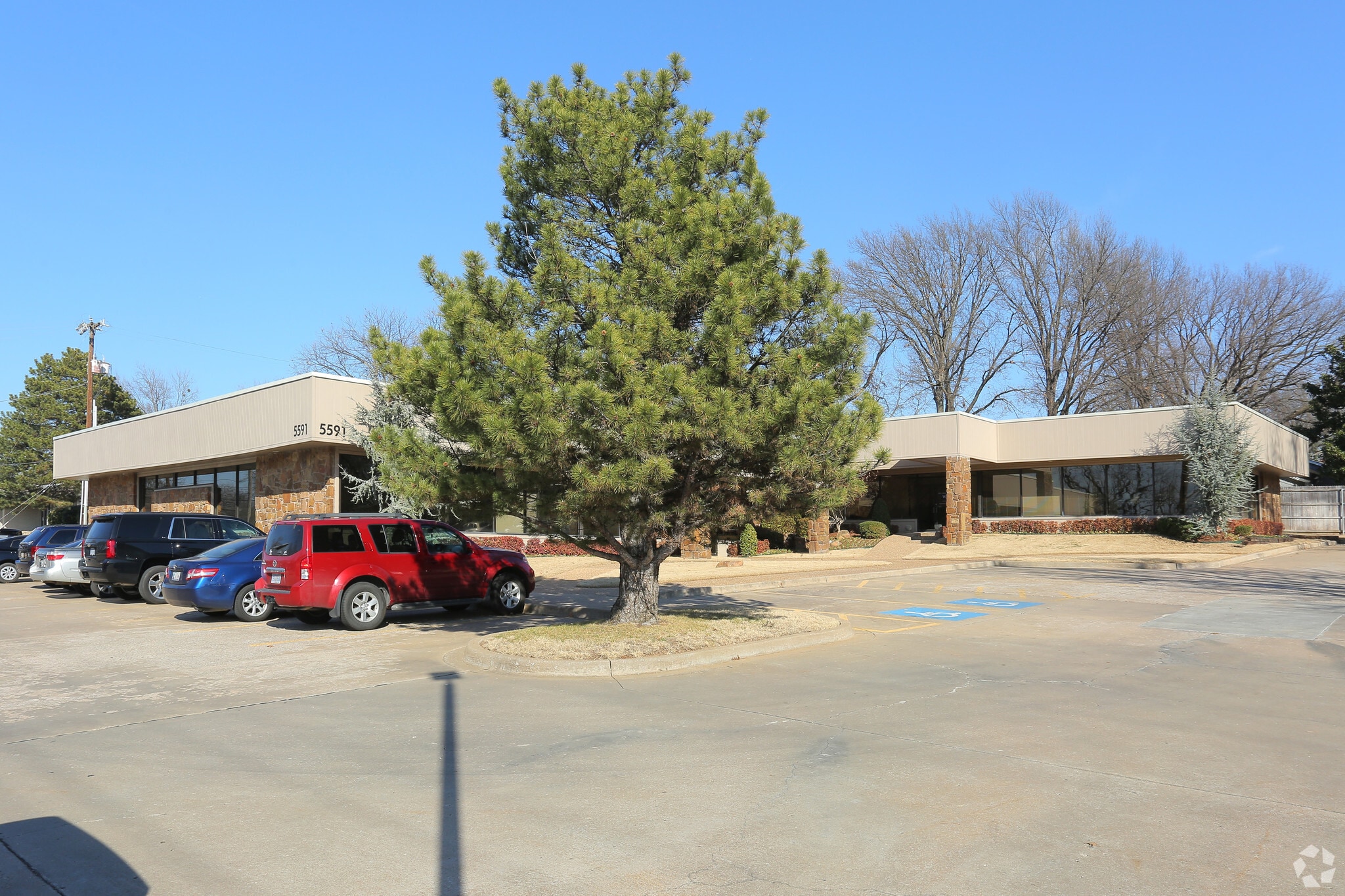5591 S Lewis Ave, Tulsa, OK for Rent