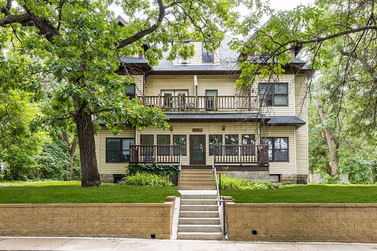 1910 Feronia Ave, Saint Paul, MN for Sale