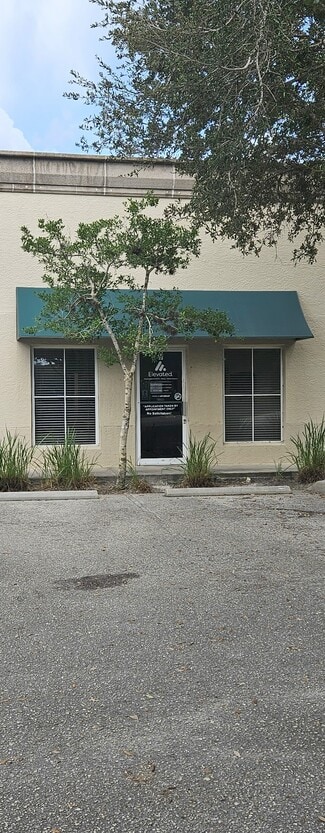 Naples, FL Flex - 1076 Business Ln