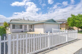 Los Alamitos, CA Apartments - 10921 Walnut St