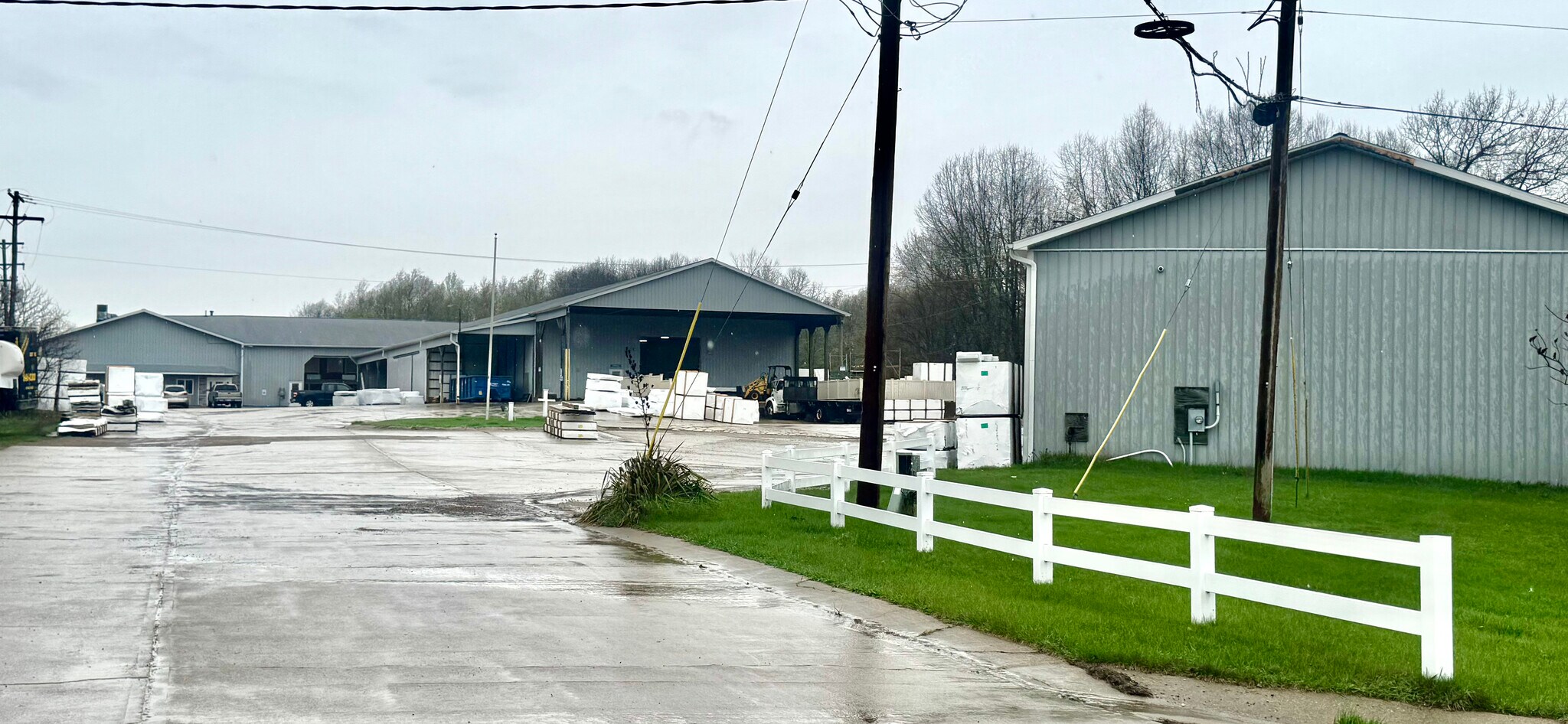 5260 S Clinton Trl, Eaton Rapids, MI for Sale