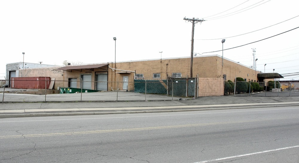 435 Division St, Elizabeth, NJ for Rent